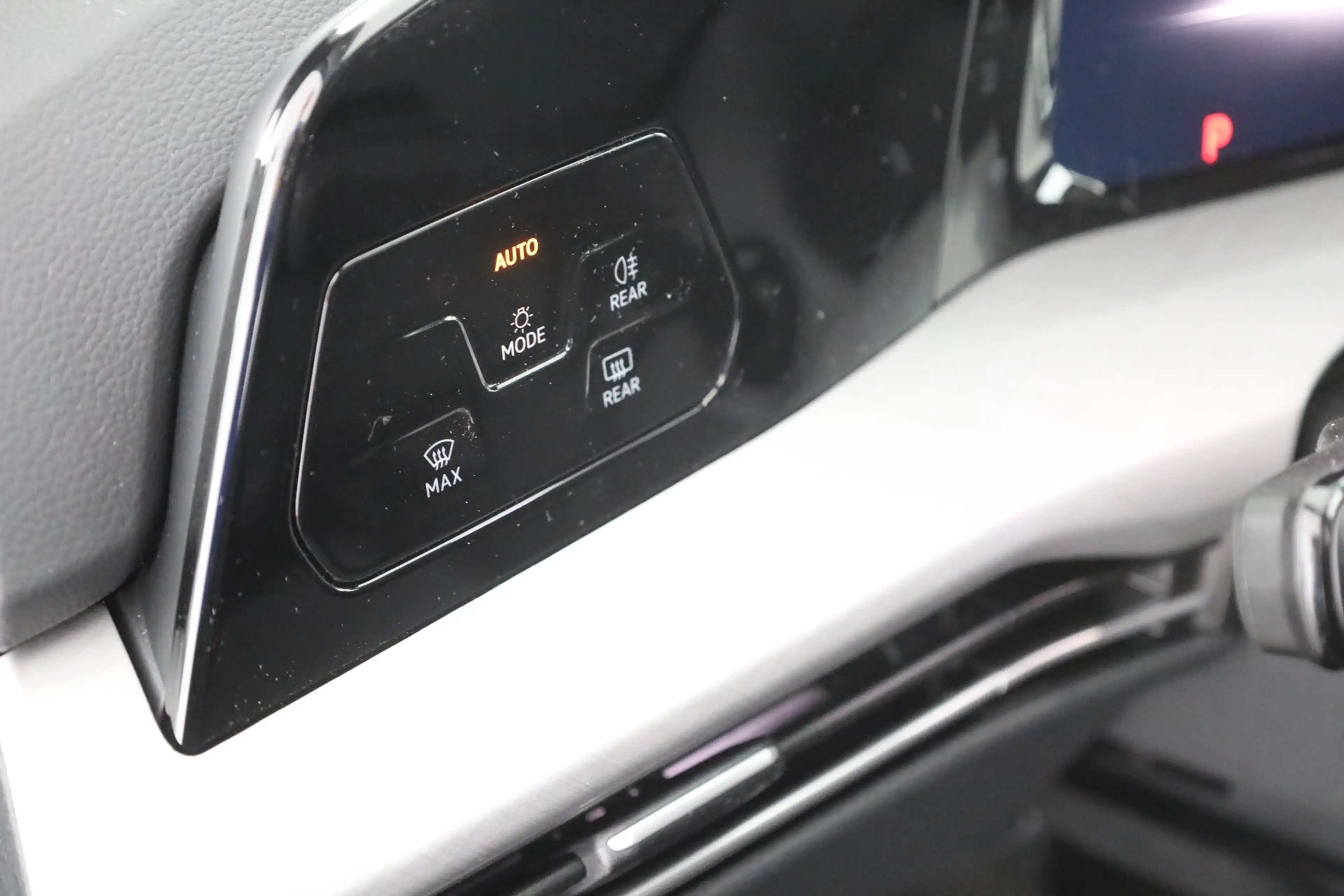 Volkswagen Golf VIII 1.5 eTSI DSG LED ACC Kamera — photo 20