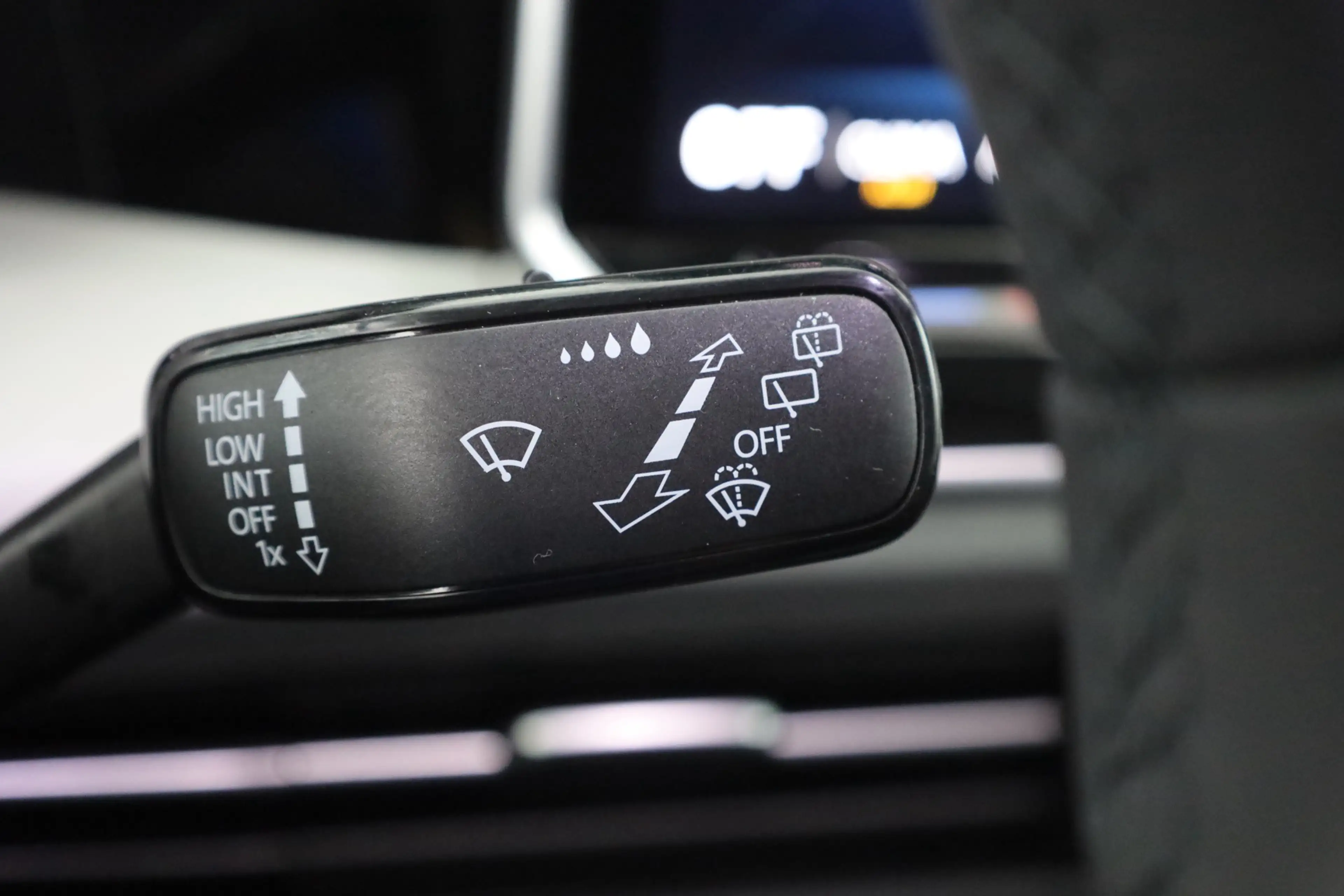 Volkswagen Golf VIII 1.5 eTSI DSG LED ACC Kamera — photo 19