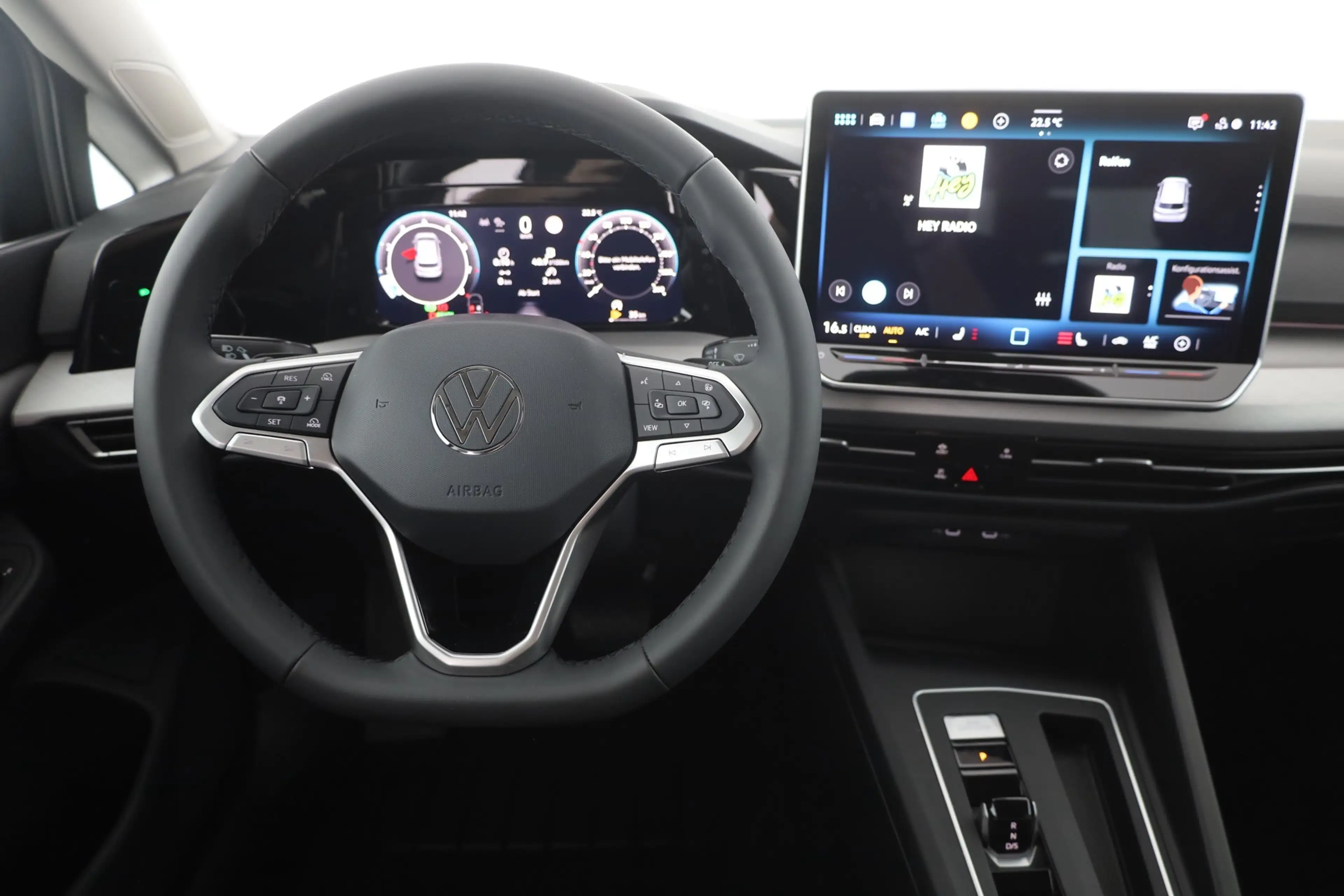 Volkswagen Golf VIII 1.5 eTSI DSG LED ACC Kamera — photo 10