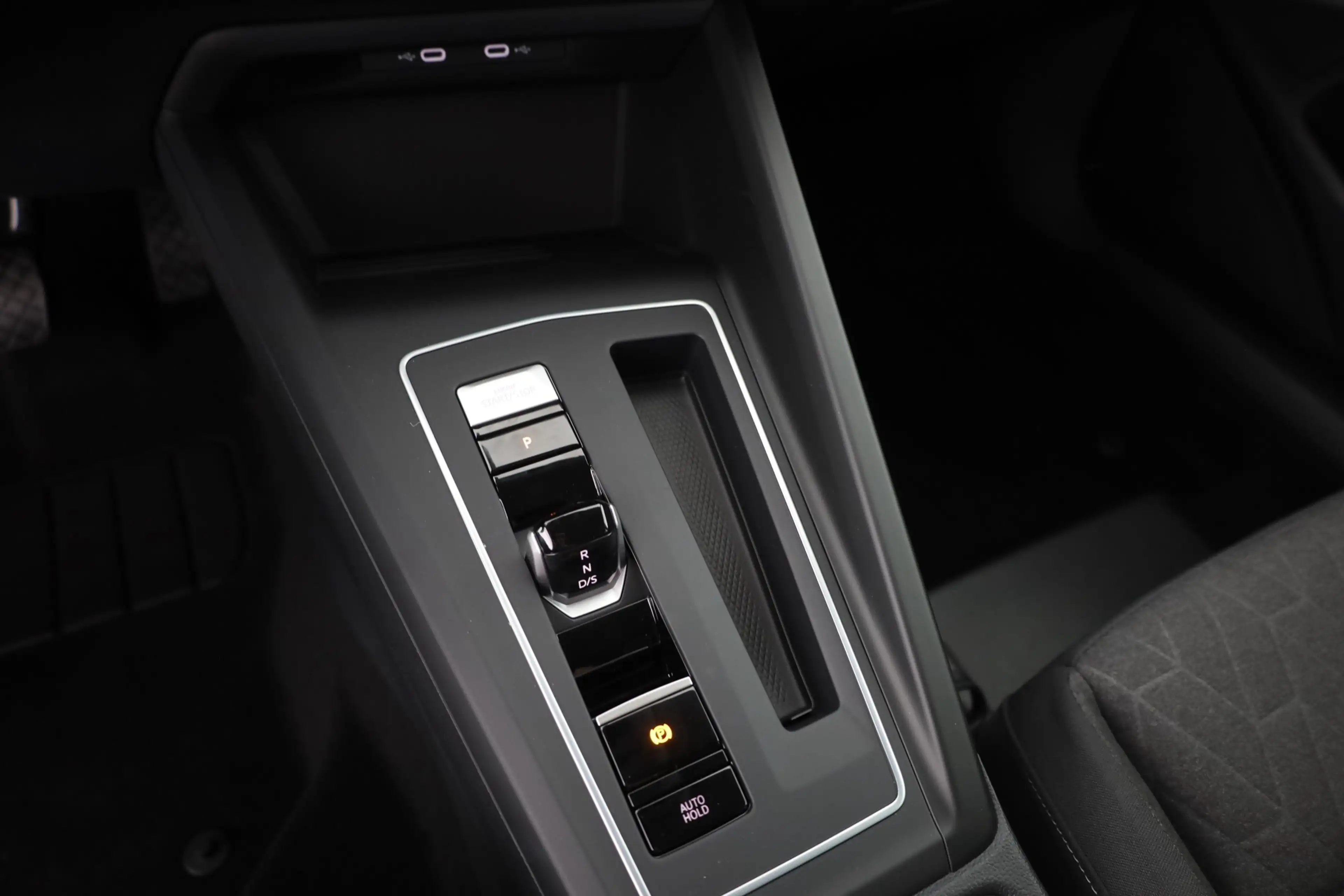 Volkswagen Golf VIII 1.5 eTSI DSG LED ACC Kamera — photo 13
