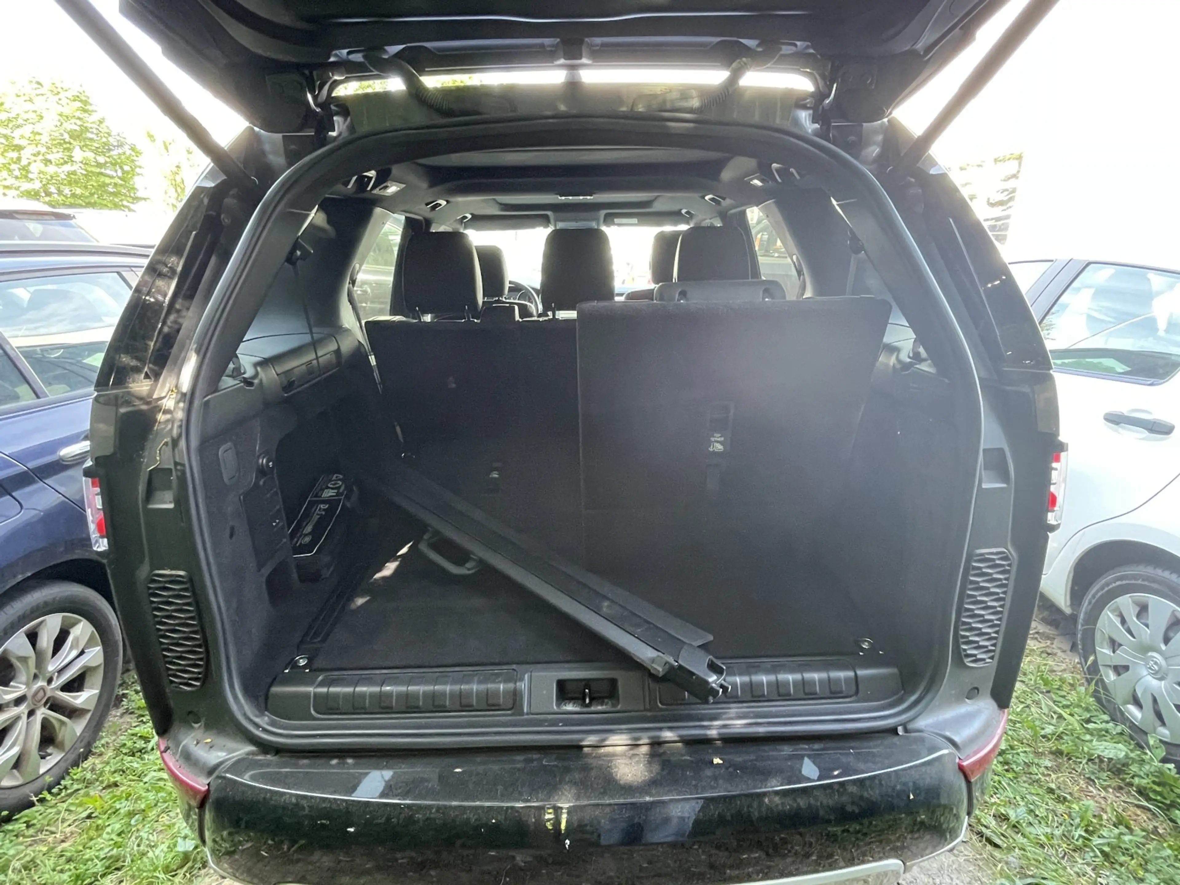 Land Rover Discovery 5 3.0 SDV6 Landmark Edition 7s AHK Alu 20 Tmat Shz — photo 10