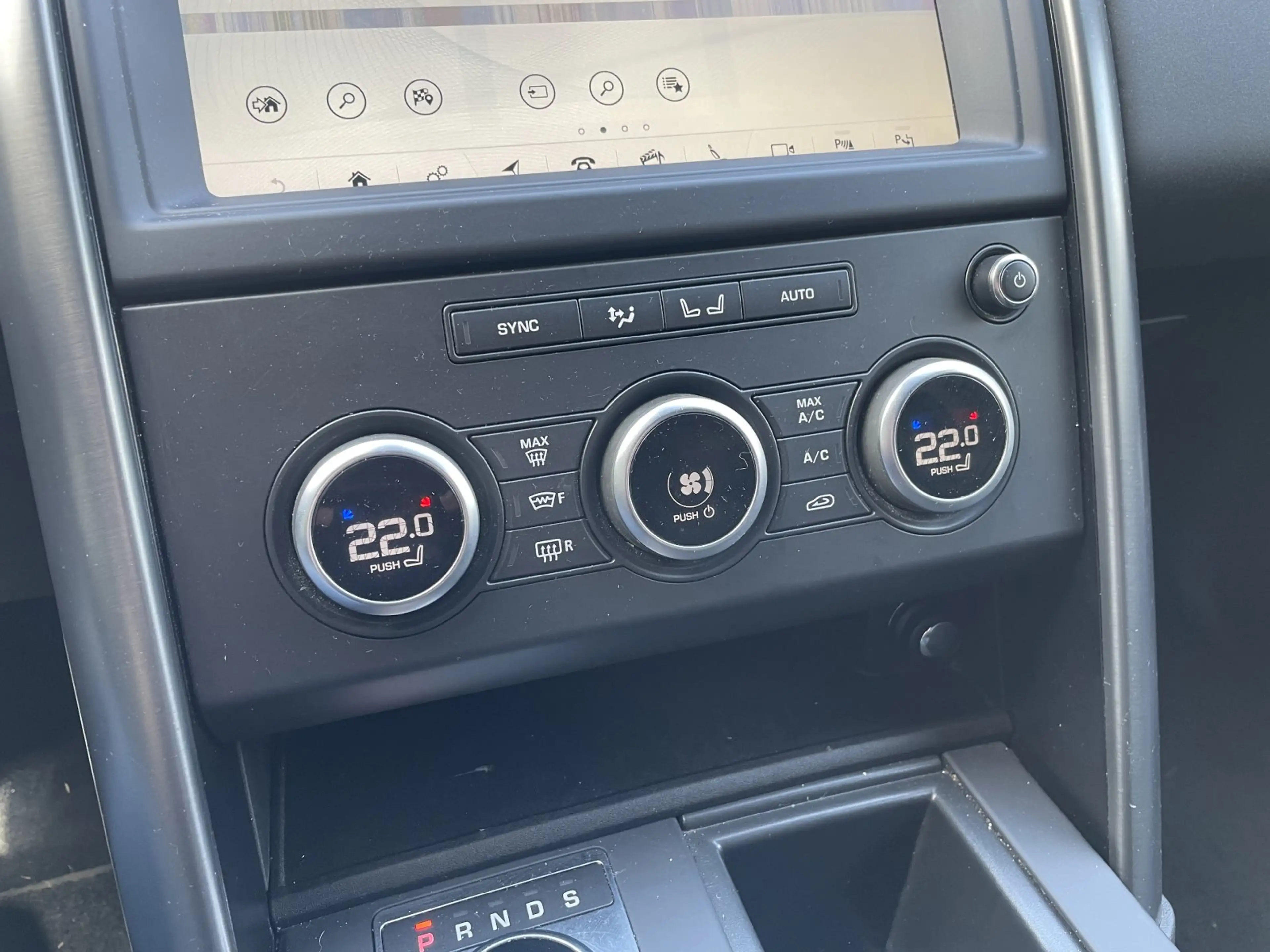 Land Rover Discovery 5 3.0 SDV6 Landmark Edition 7s AHK Alu 20 Tmat Shz — photo 15