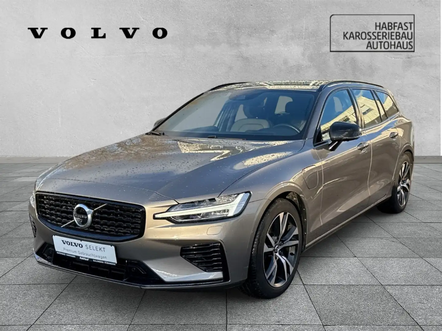 Volvo V60 Kombi R Design Recharge Plug-In Hybrid AWD T6 Twin Gris - 1