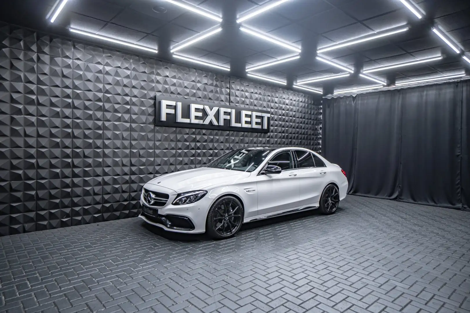 Mercedes-Benz C 63 AMG Performance Sitze SportAbgas Bílá - 1