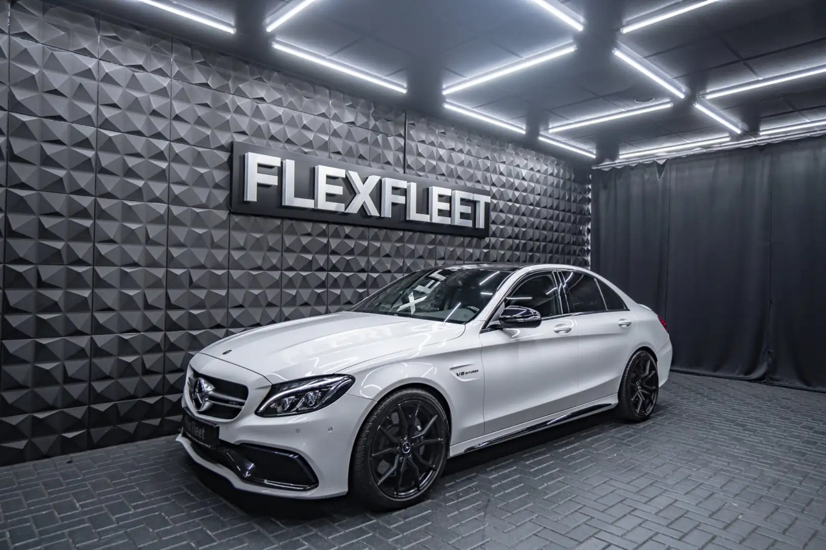 Mercedes-Benz C 63 AMG Performance Sitze SportAbgas Bílá - 2