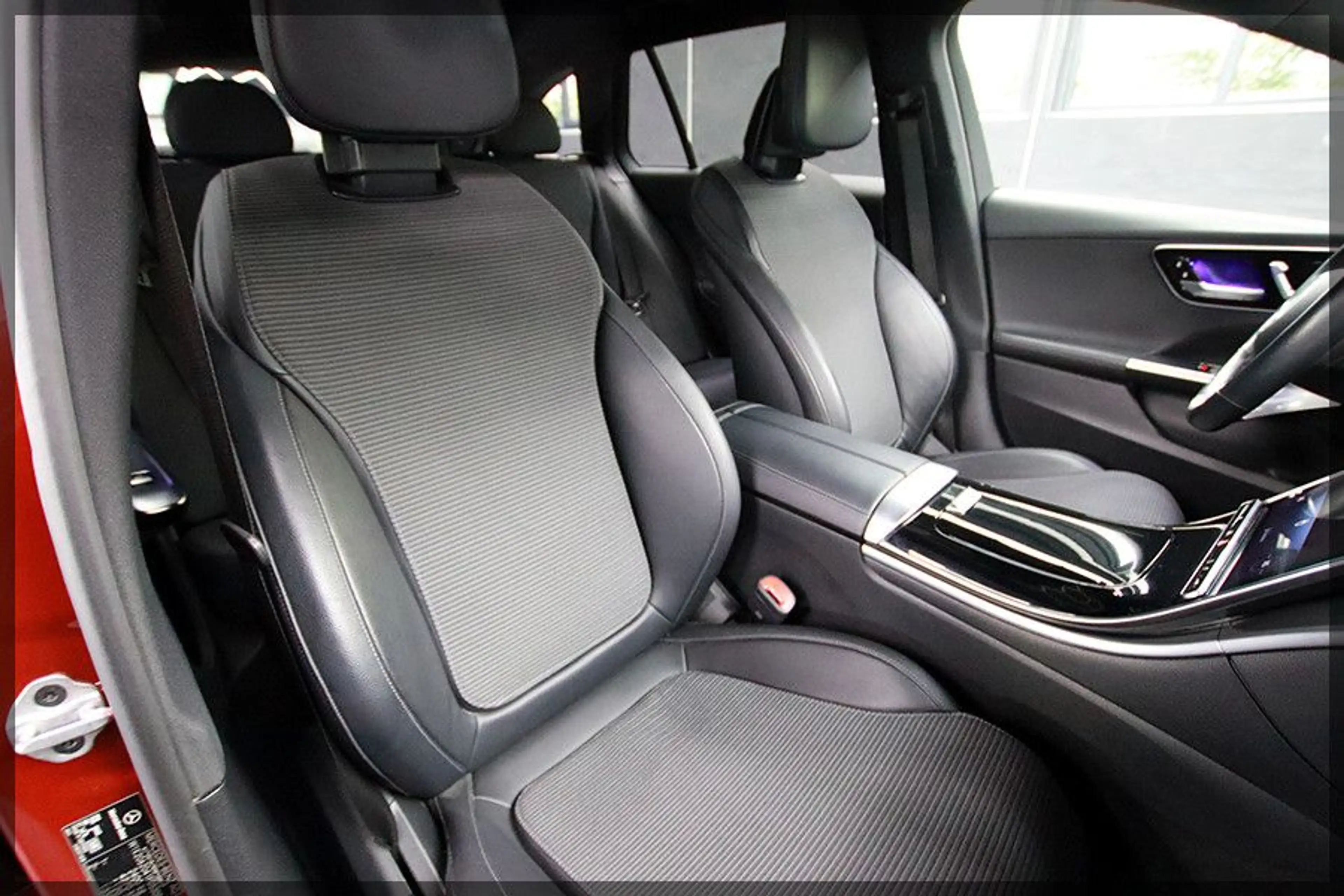 Mercedes-Benz C 220 d T AMG LINE PANO / CAM / PDC / NAVI — photo 14