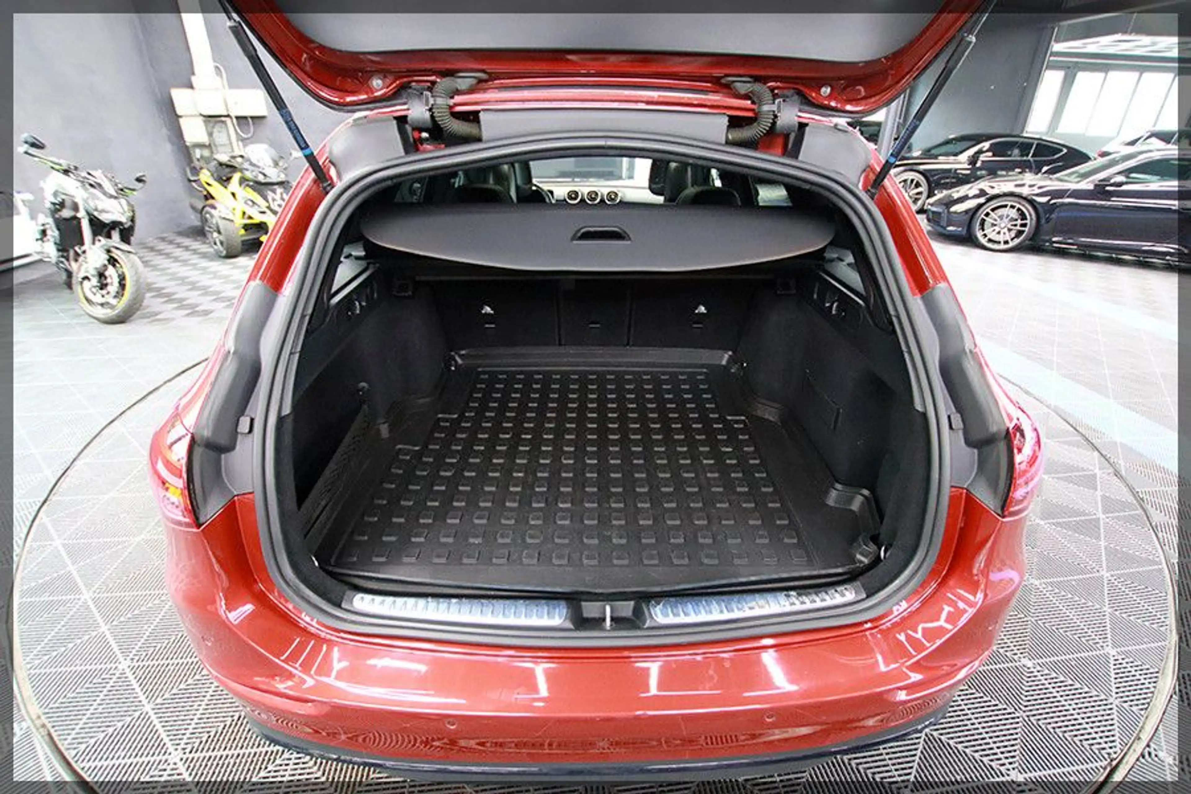 Mercedes-Benz C 220 d T AMG LINE PANO / CAM / PDC / NAVI — photo 12