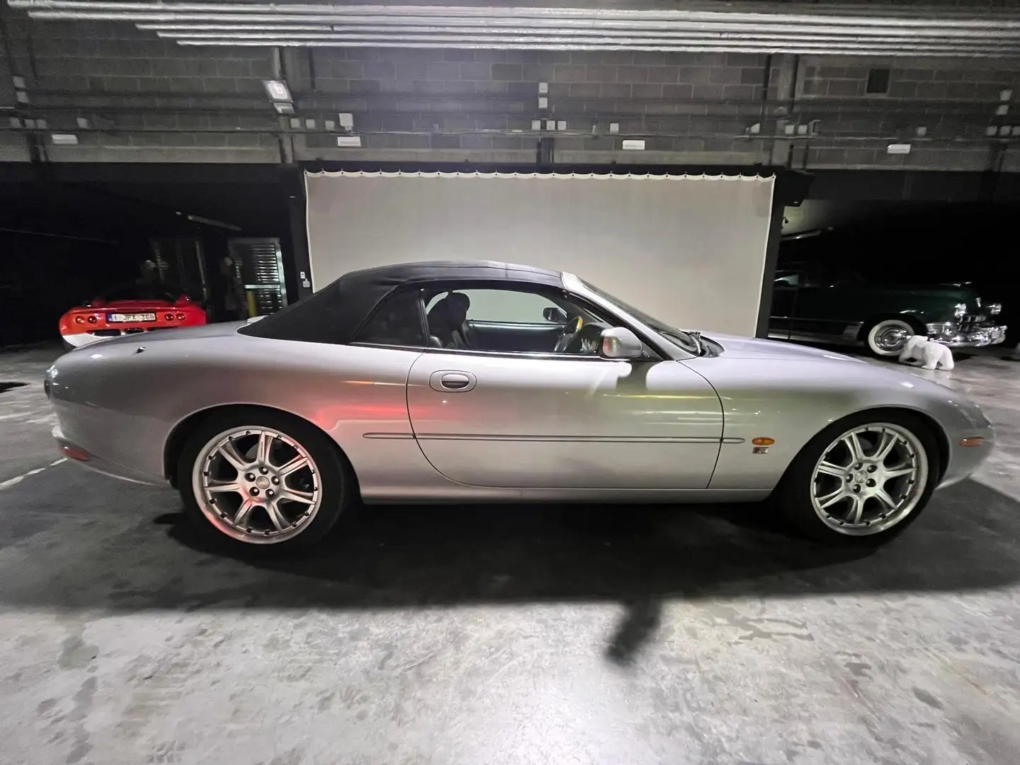 Jaguar XKR 4.0i V8 32v S/C Plateado - 2