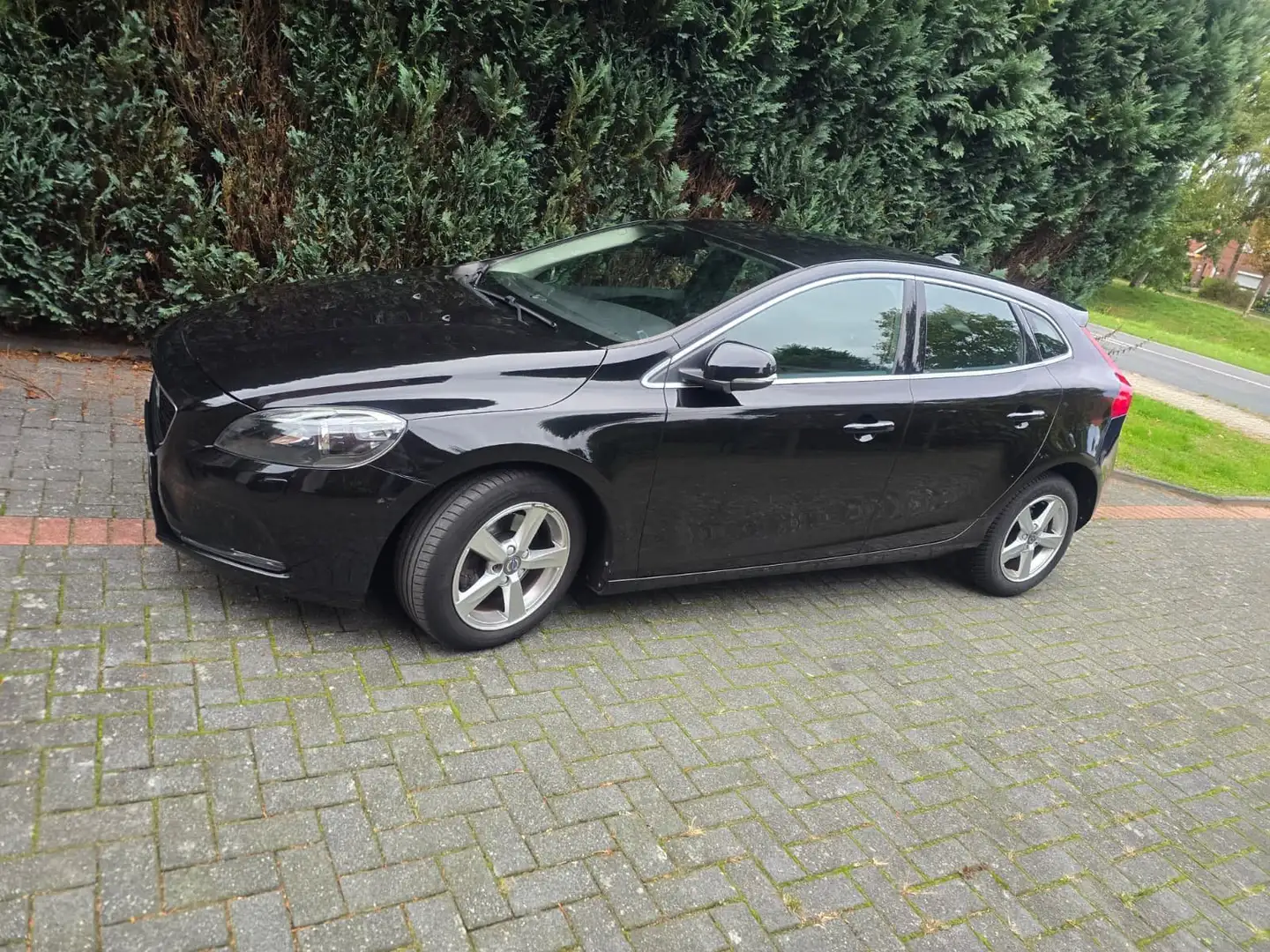 Volvo V40 V40 D3 Inscription|Standheizung|Sitzheizung v&h Schwarz - 1