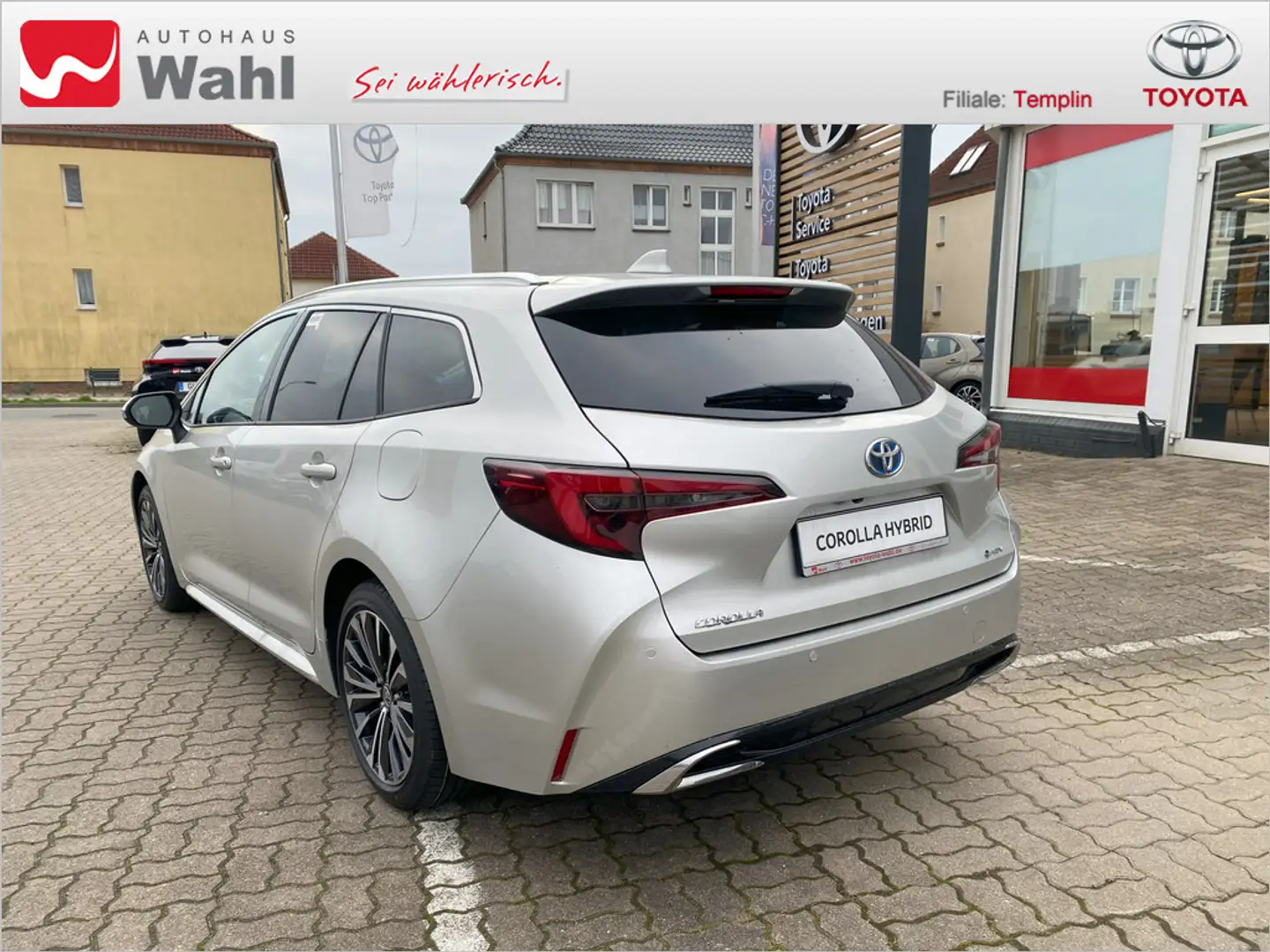 Toyota Corolla Touring Sports 2.0 Hybrid Team D Silber - 2