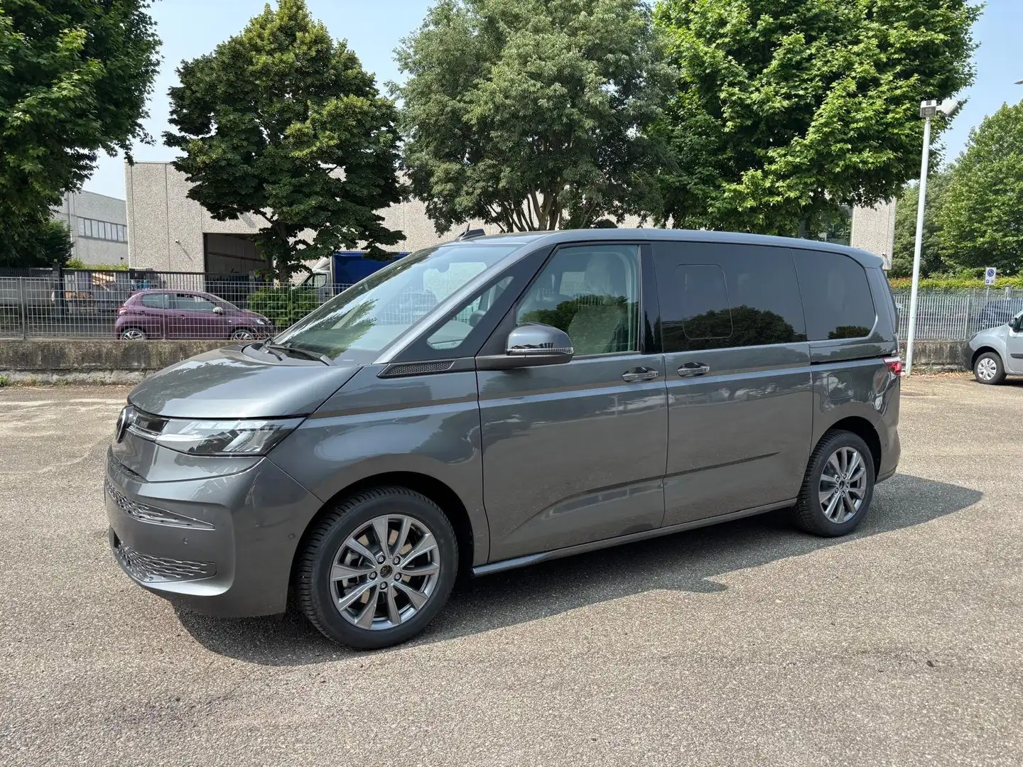 Volkswagen T7 Multivan Multivan Life 2.0 TDI 110kW Grigio - 2