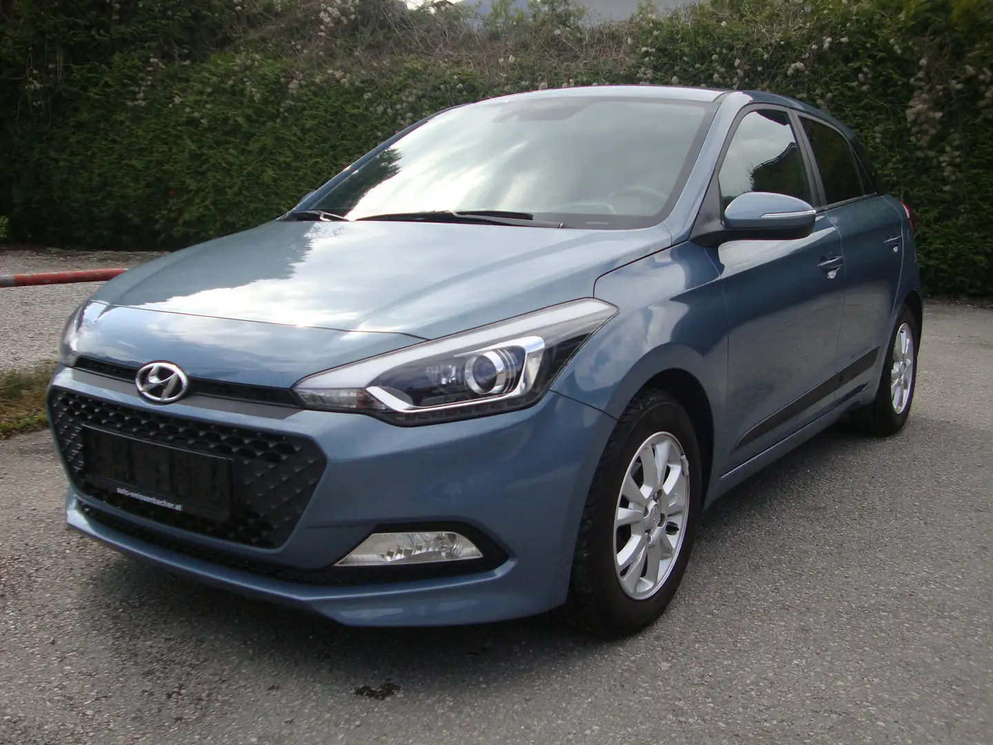Hyundai i20 1,25 GO Blau - 1