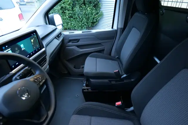 Volkswagen Transporter view 2