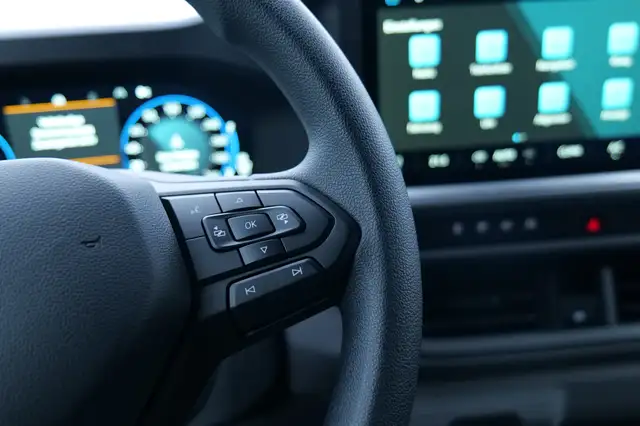 Volkswagen Transporter view 10