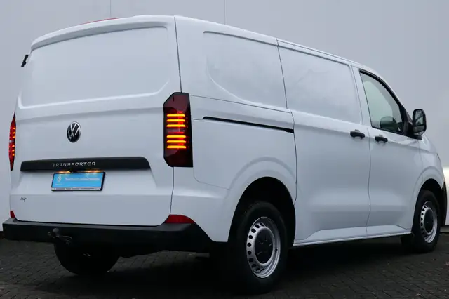 Volkswagen Transporter view 5