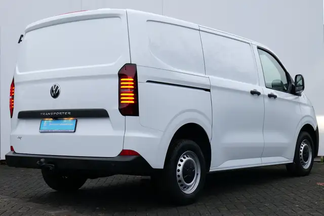 Volkswagen Transporter view 8
