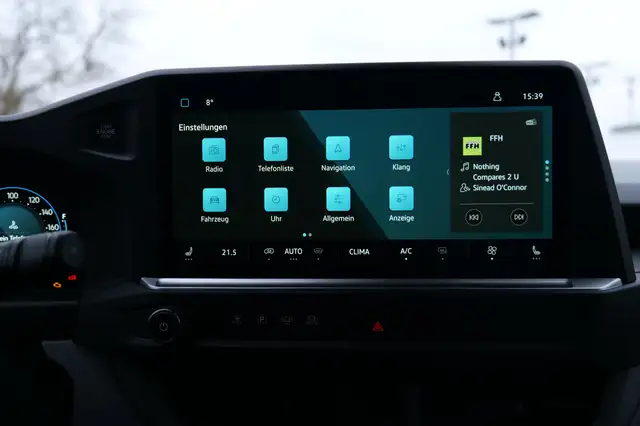 Volkswagen Transporter view 9