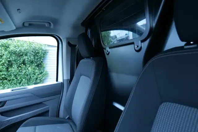 Volkswagen Transporter view 3