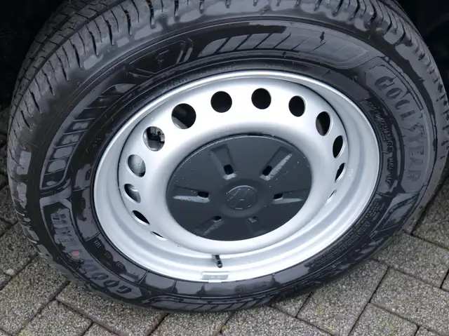 Volkswagen Transporter view 6