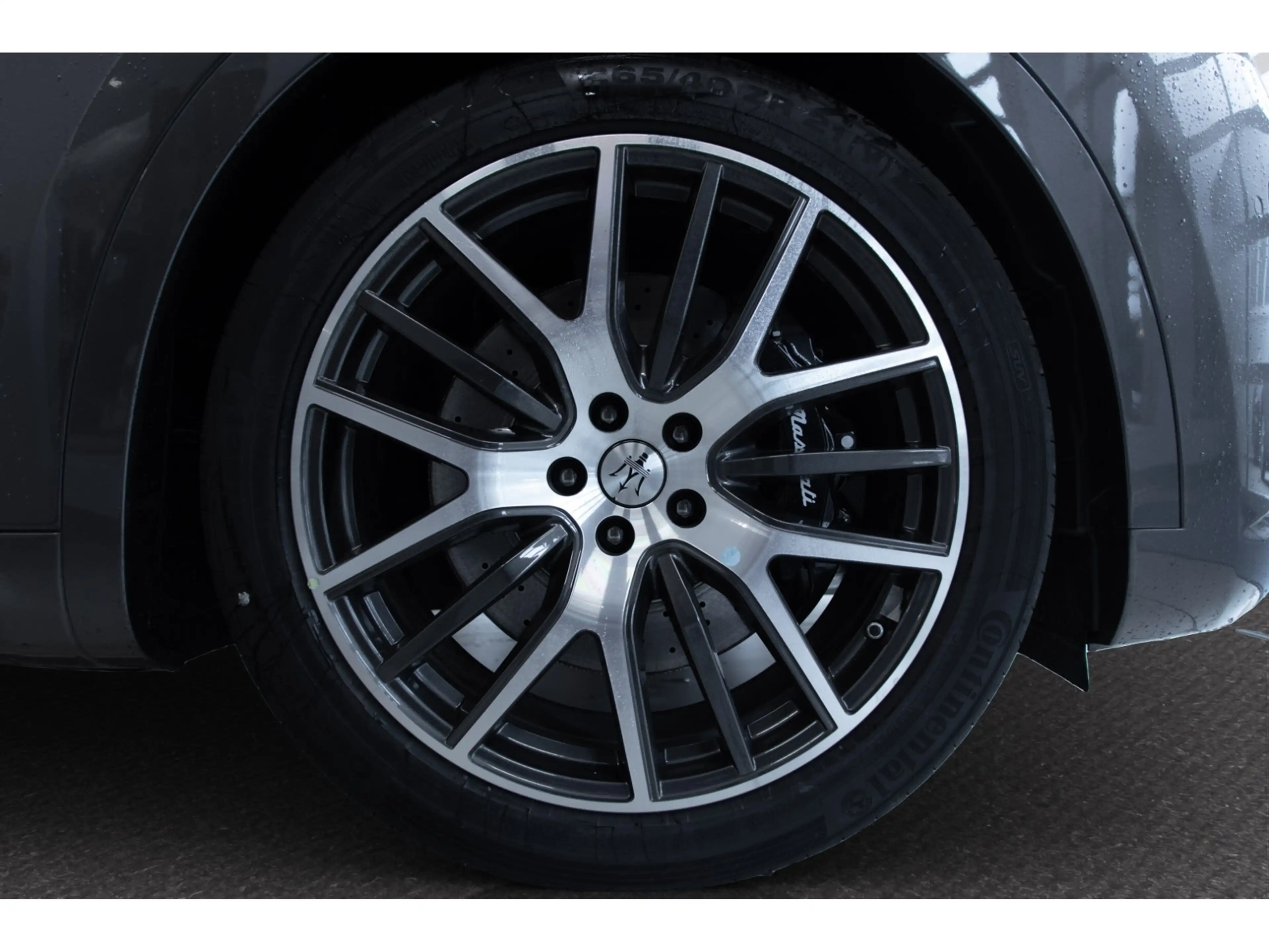 Maserati Levante Diesel GranSport — photo 11