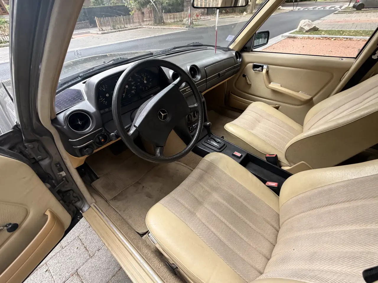 Mercedes-Benz 230, foto 12