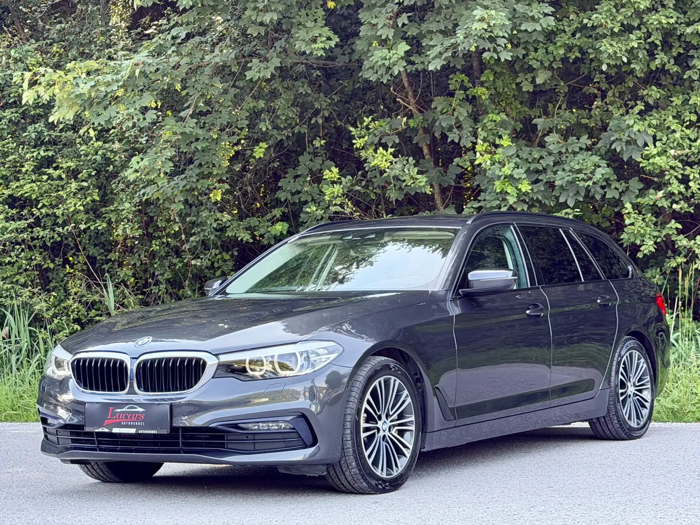 BMW 530 d xDrive SportLine Aut *1HAND*RFK*LEDER*AHK*SHADOW Grau - 1