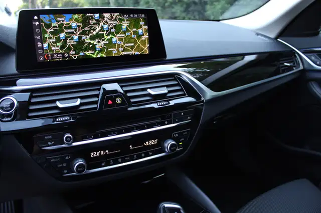 BMW 5 Series view 11