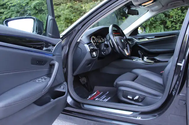 BMW 5 Series view 10