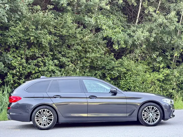 BMW 5 Series view 3