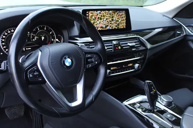 BMW 5 Series view 7