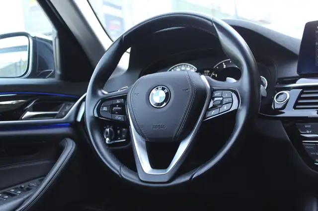 BMW 5 Series view 8