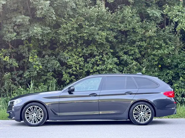 BMW 5 Series view 6
