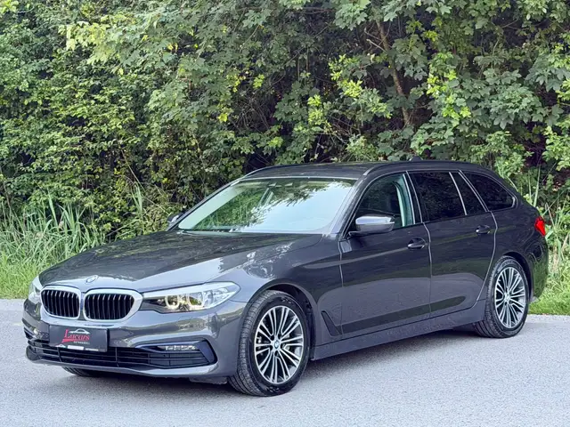 BMW 5 Series view 4