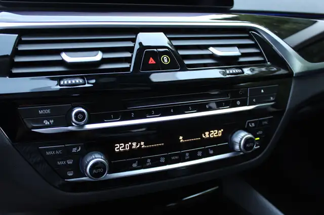 BMW 5 Series view 15