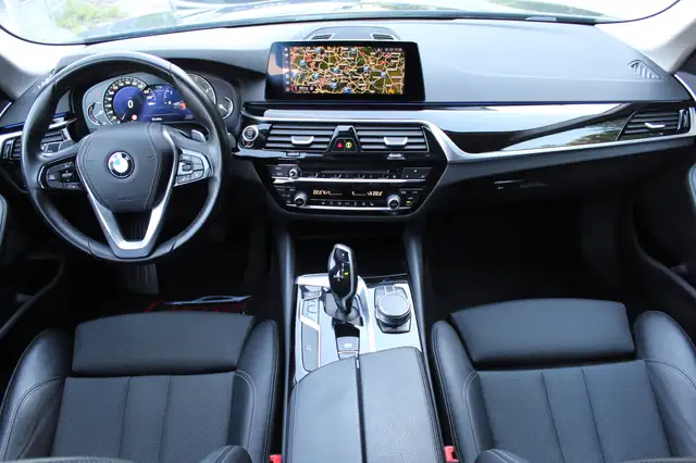 BMW 5 Series view 9