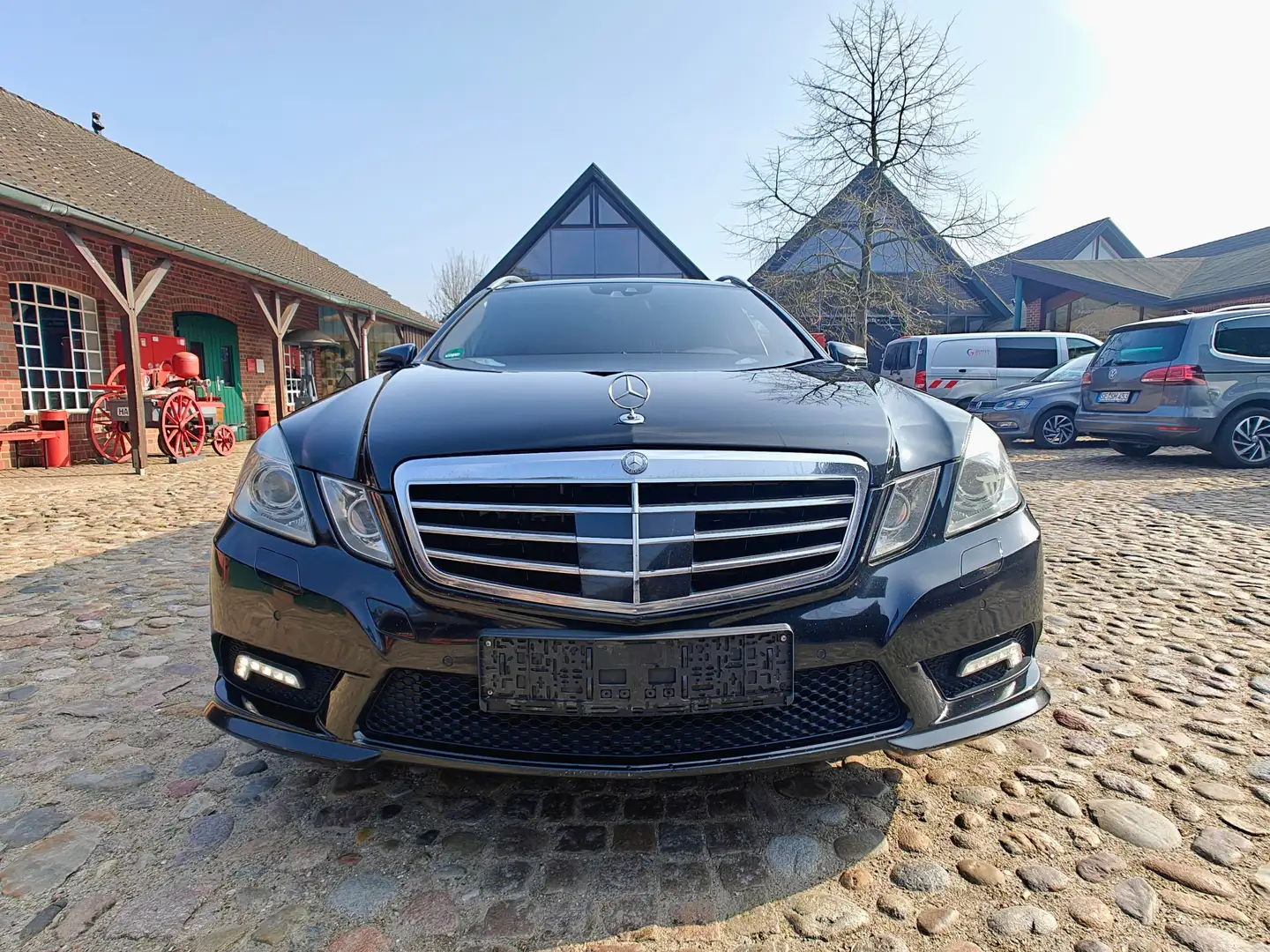 Mercedes-Benz E 350 E 350 CDI BlueEfficienc-4Matic-AMG Line/ Panorama Schwarz - 2