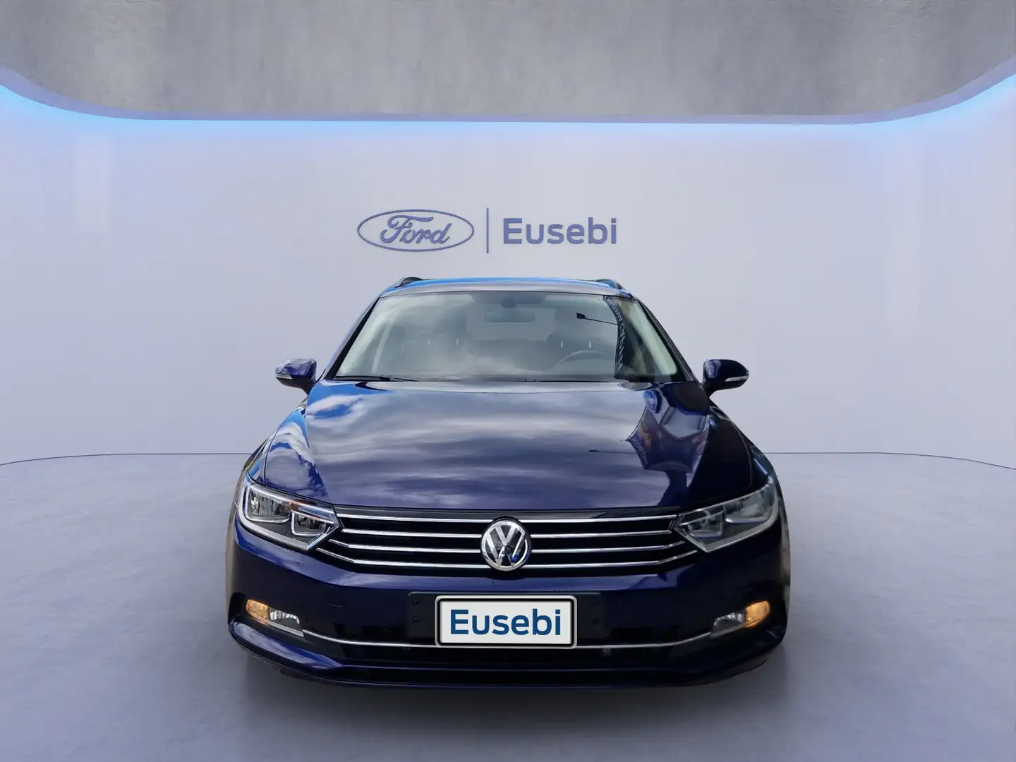Volkswagen Passat Variant 1.6 TDI SCR DSG Business BMT Blau - 2