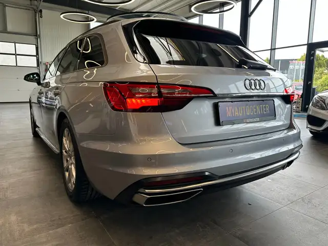 Audi A4 Avant view 5