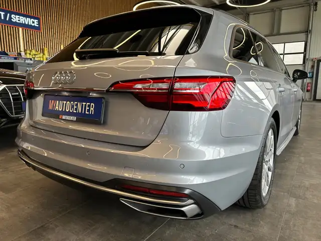 Audi A4 Avant view 2