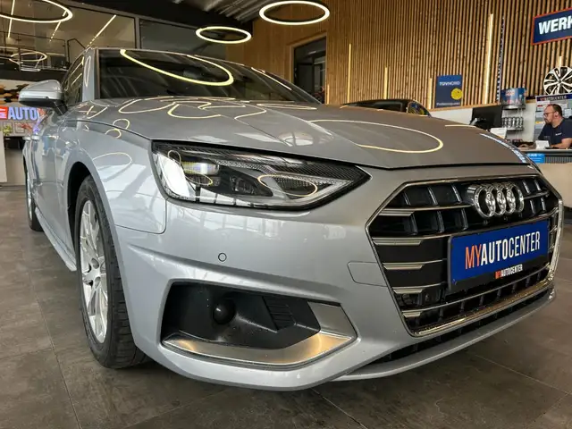 Audi A4 Avant view 3