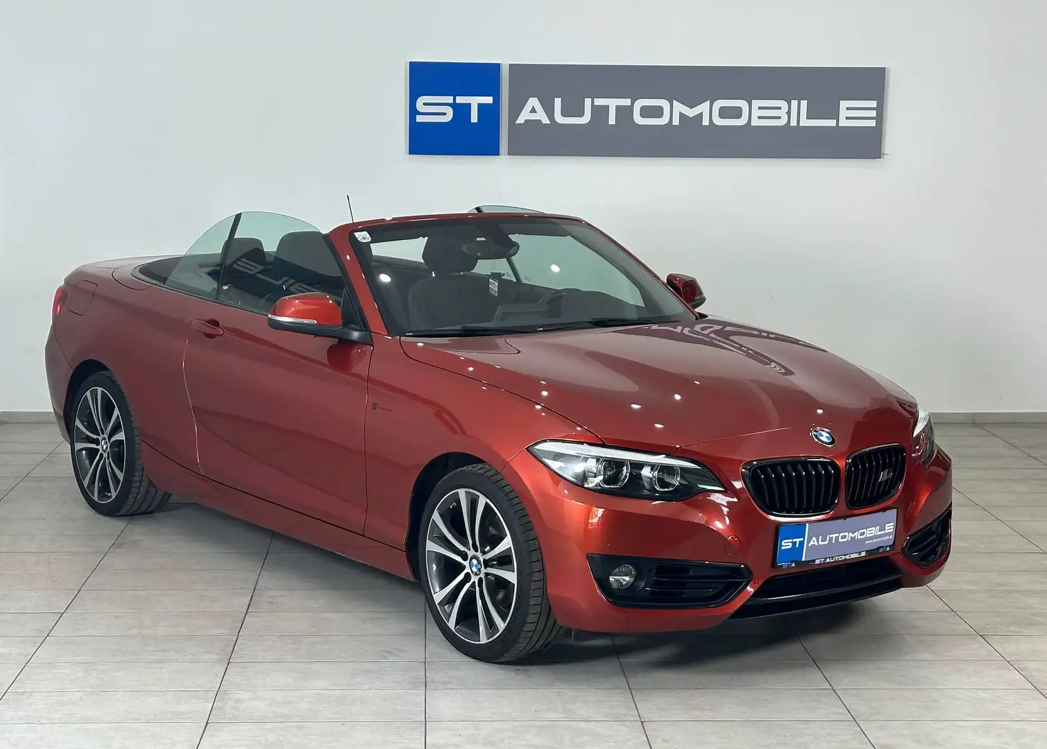 BMW 218 i Cabrio M-Sportpaket Aut. // NAVI // Orange - 2