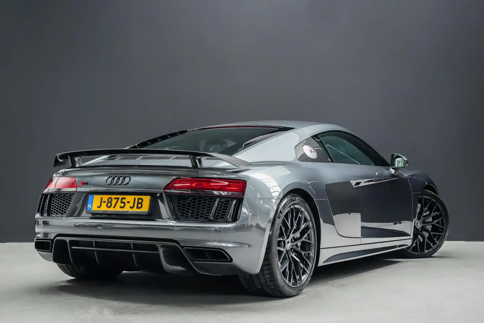 Audi R8 V10 5.2 610pk FSI quattro Plus |Capristo sportuitl Šedá - 2