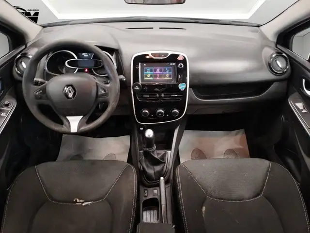 Renault Clio view 9