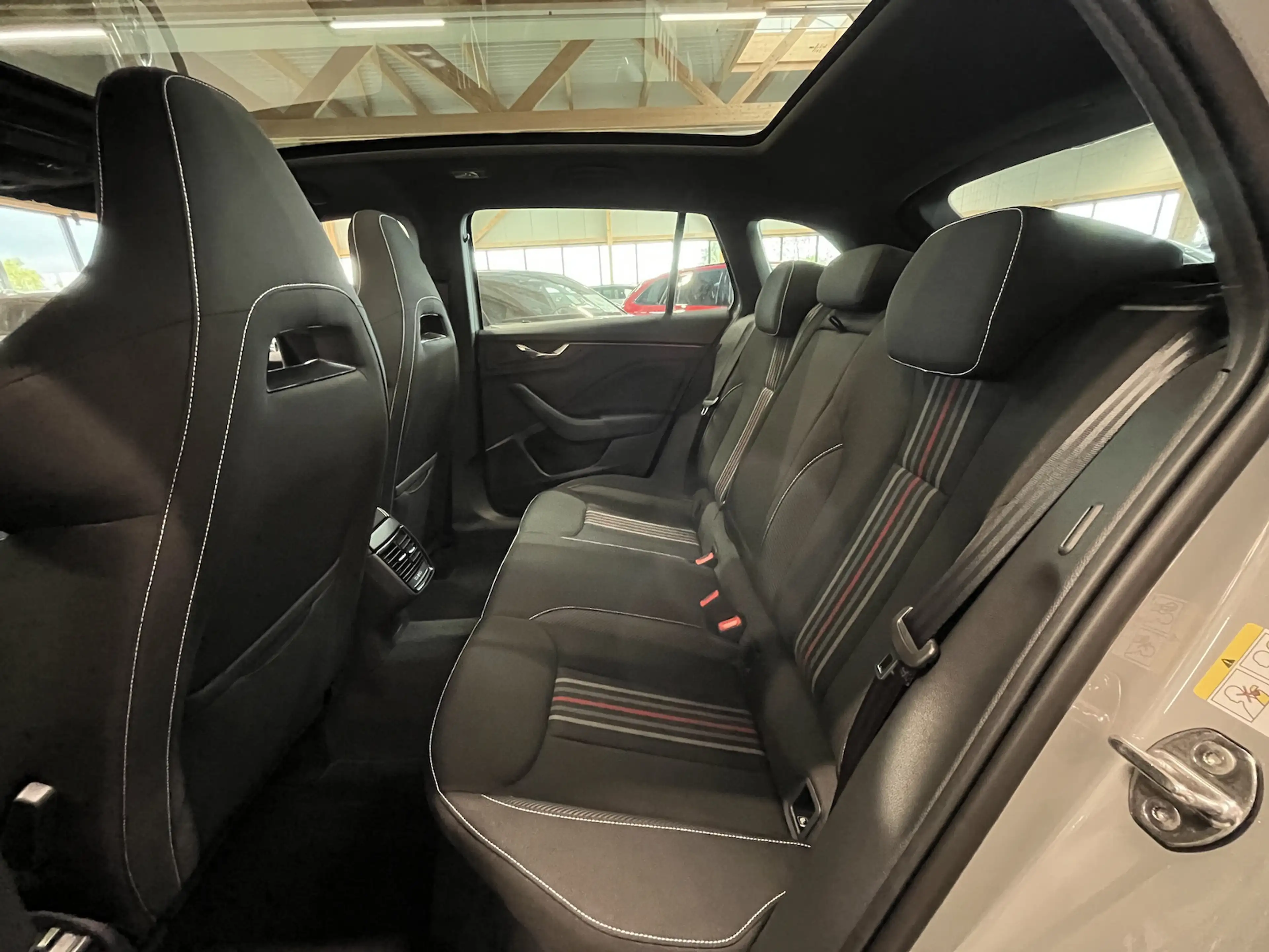 Skoda Scala Monte Carlo 1.5 TSI DSG AHK 18´ Kamera — photo 10