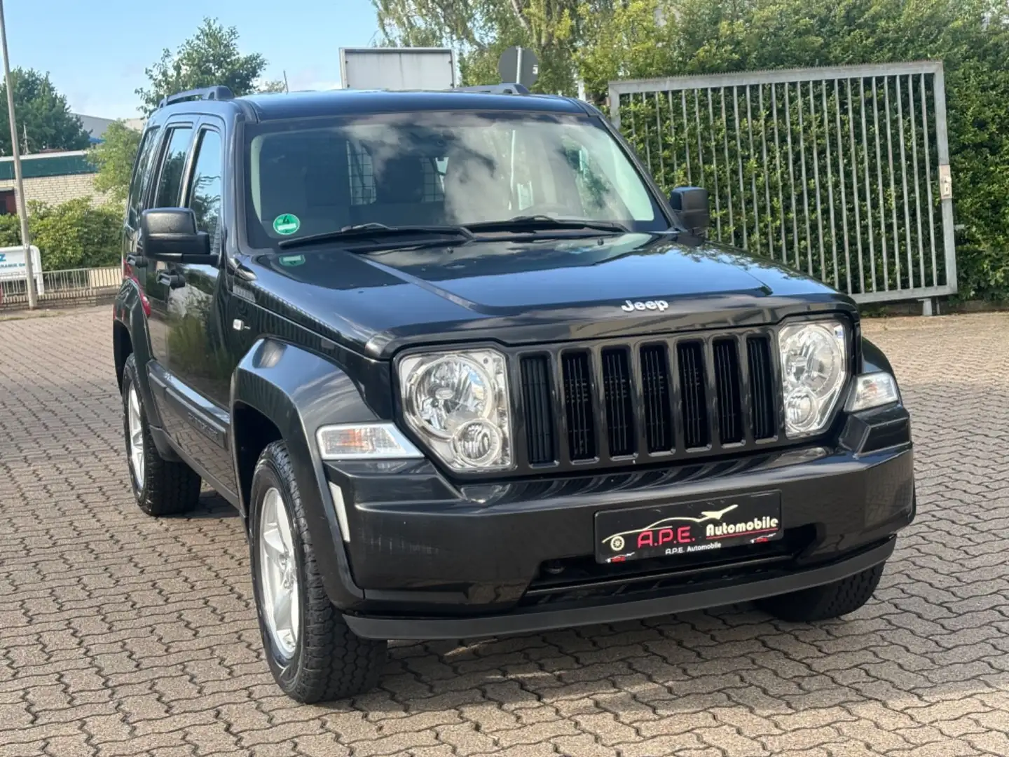 Jeep Cherokee Sport 2.8CRDI TÜV/AU NEU AHK 2700KG 4X4 Noir - 1