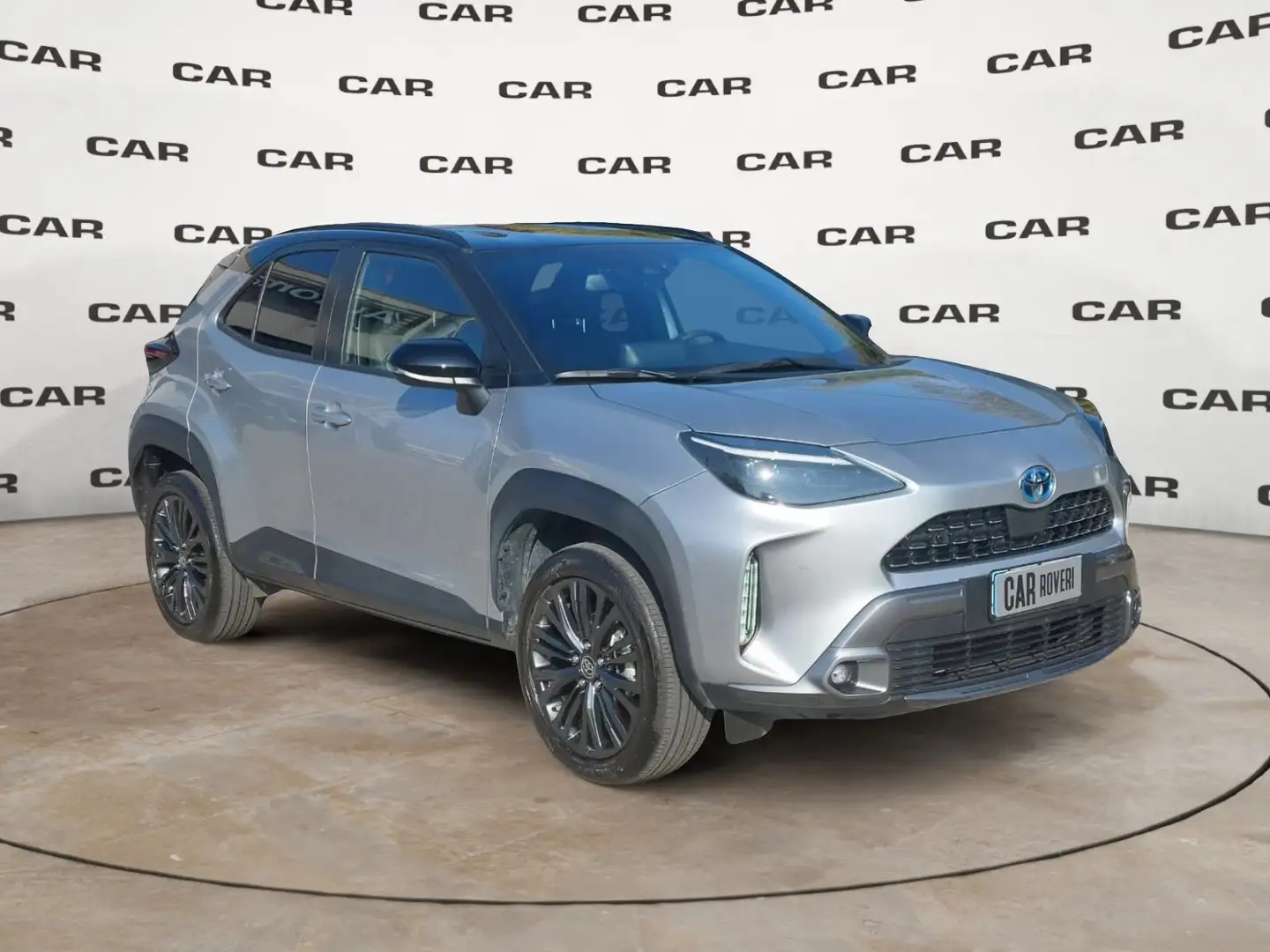 Toyota Yaris Cross Yaris Cross 1.5 Hybrid 5p. E-CVT AWD-i Adventure Silber - 1