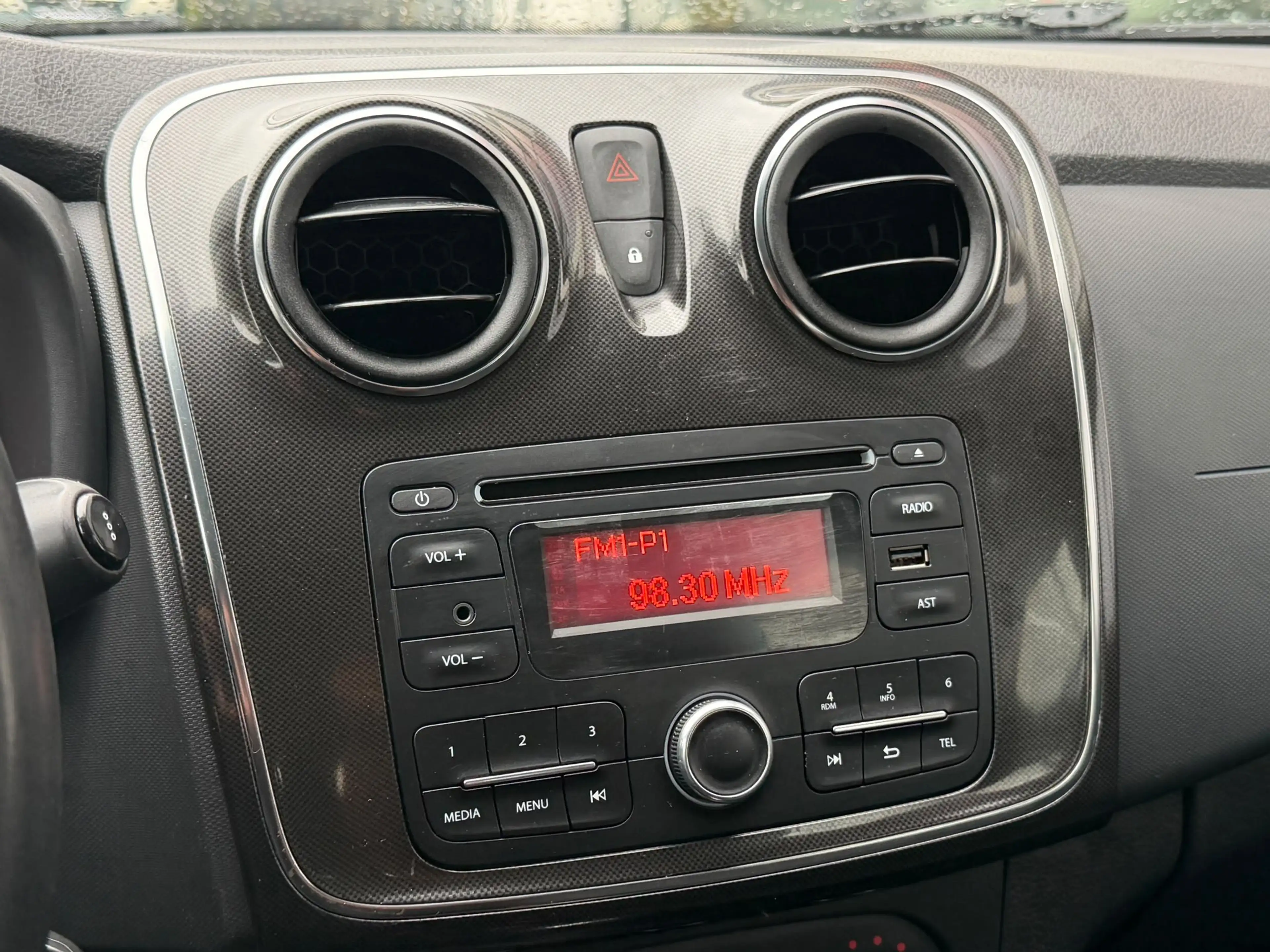 Dacia Logan Laureate 1. Hand Behindertengerecht-Umrüstung mögl. Allwetter HU/AU:NEU — photo 9