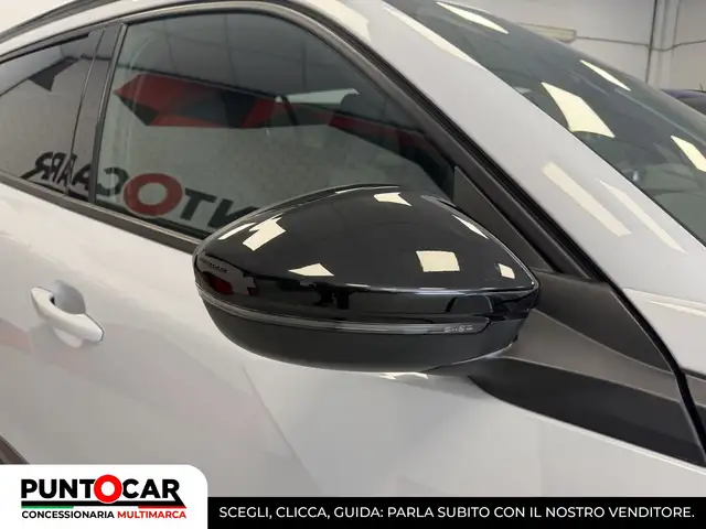 Peugeot 2008 view 8