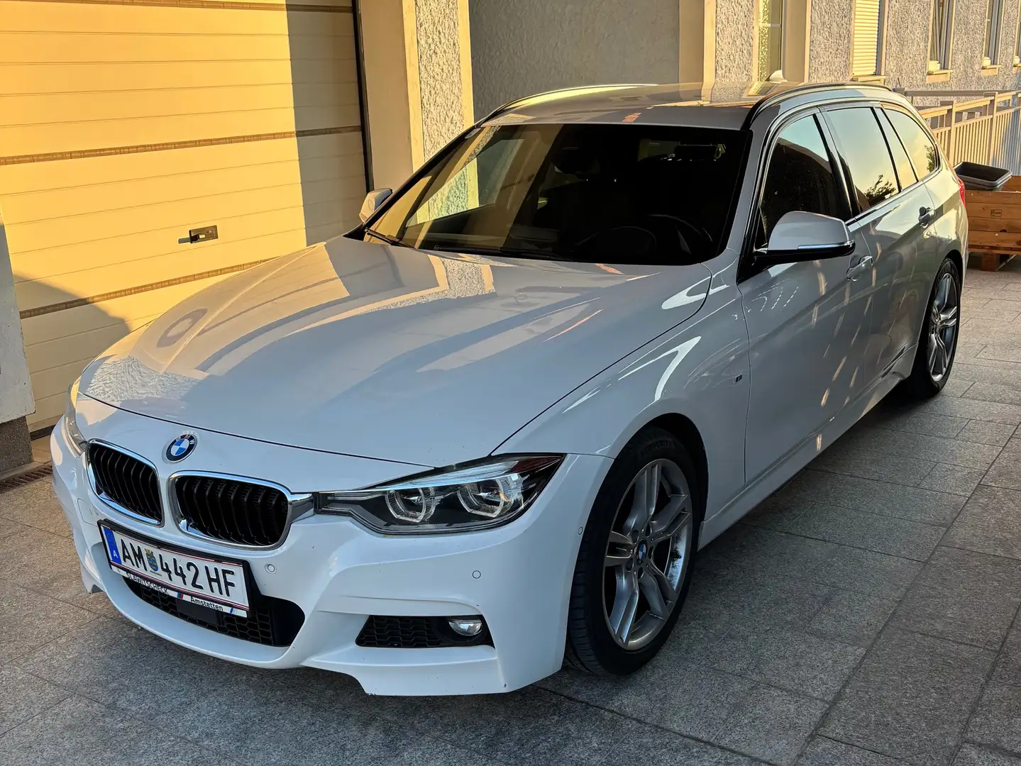 BMW 320 320d Touring M Sport Aut. Weiß - 1