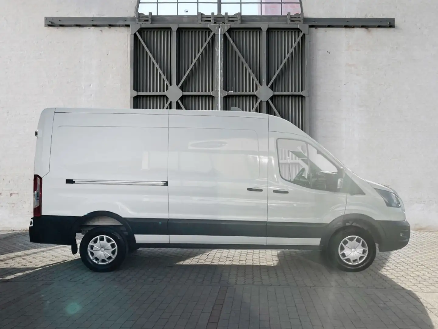 Ford Transit E-Transit 350 L3H2 Trend BEV 68 kWh Batterie Weiß - 2